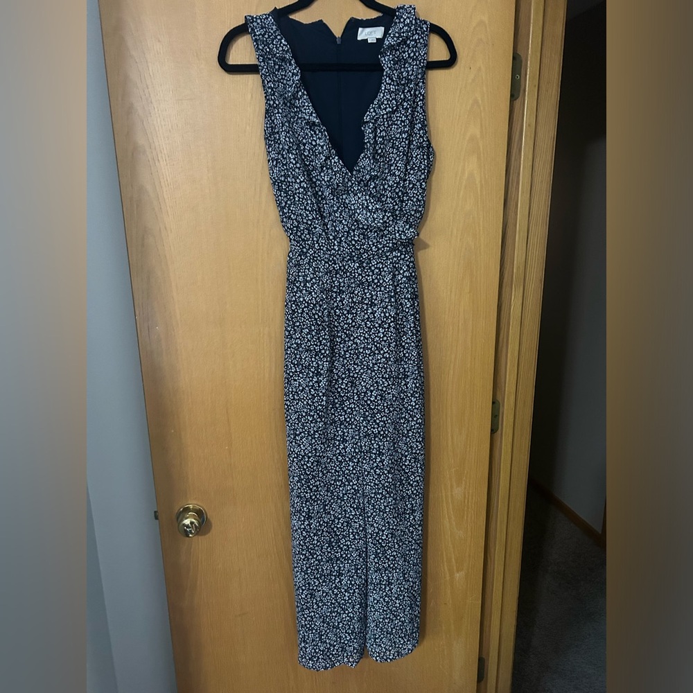 Navy/white Loft wide leg no sleeves jumpsuit size 6